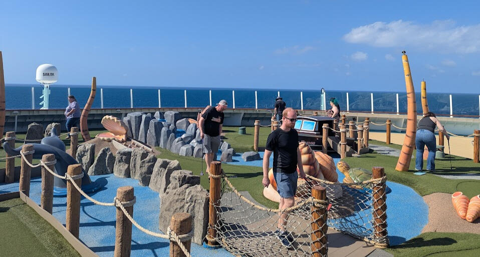 18 Plot Holes Mini Golf Tournament